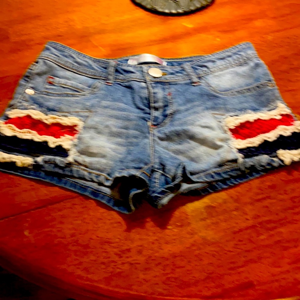No boundaries women’s shorts size 9